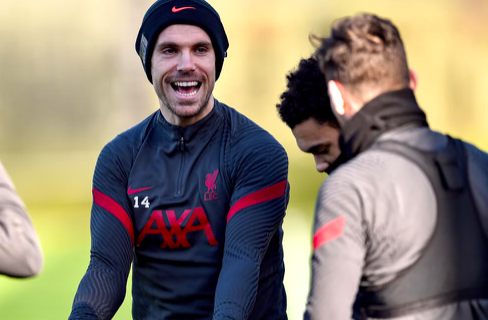 Sân tập Liverpool rộn ràng, lộ thái độ của Alisson trước đại chiến Leicester City - Bóng Đá