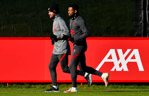 Sân tập Liverpool rộn ràng, lộ thái độ của Alisson trước đại chiến Leicester City - Bóng Đá