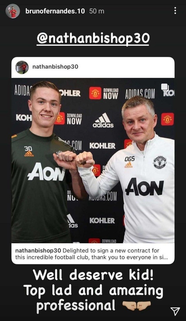 Bruno Fernandes congratulated Nathan Bishop on signing new United deal - Bóng Đá