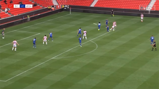 KINH HOÀNG! 'Máy chém' Shawcross chấn thương y như cách Ramsey từng bị - Bóng Đá