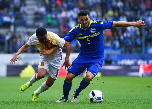 Từ Ozil đến Neuer: Schalke 04 và đội hình cực khủng nếu không bán sao - Bóng Đá