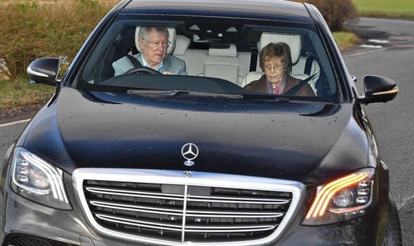 Man Utd stars arrive for training after win as Sir Alex Ferguson makes surprise appearance - Bóng Đá