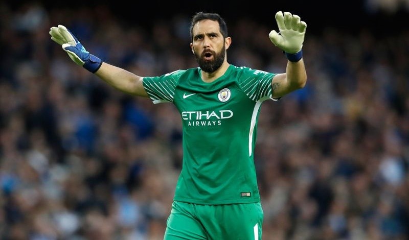 Vi sao Ederson Moraes phải dự bị, dù 