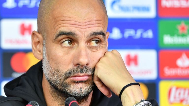 Pep Guardiola sẽ làm gì với 1 trung vệ? - Bóng Đá