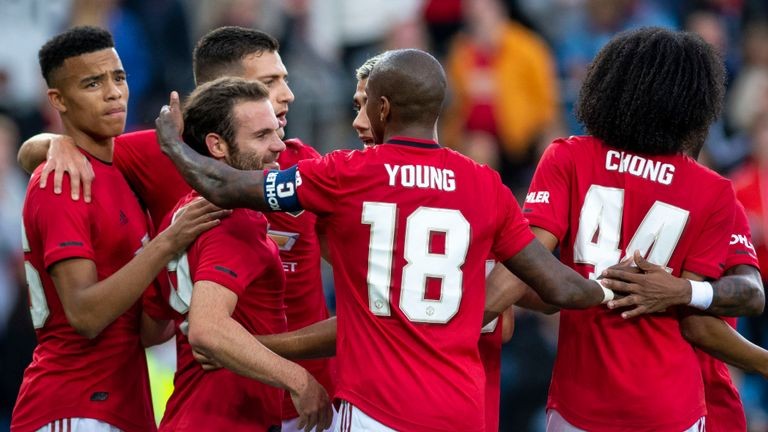 Ole Gunnar Solskjaer has already dropped Manchester United vs Chelsea team news hint - Bóng Đá