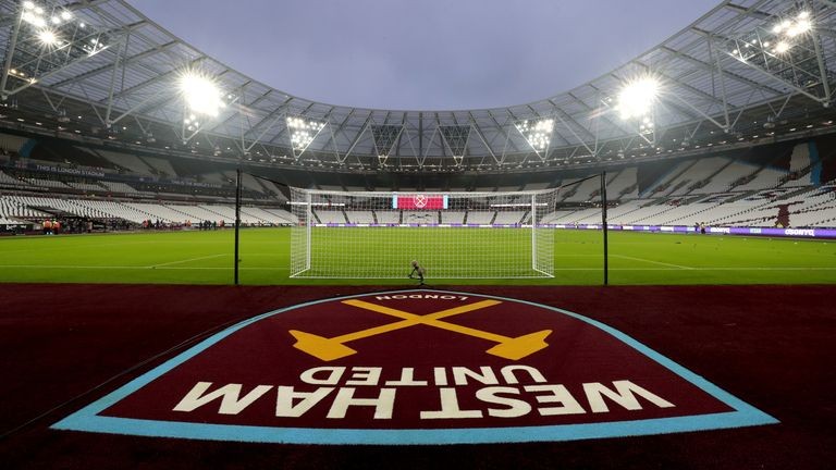 Eight West Ham players have coronavirus symptoms, reveals vice-chairman Karren Brady - Bóng Đá