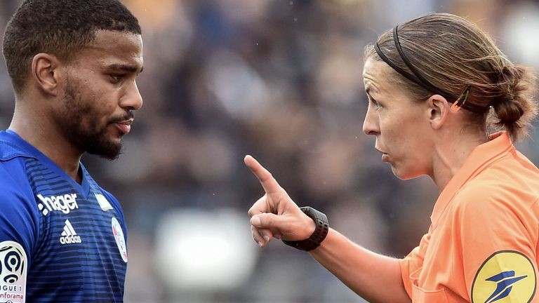 UEFA have confirmed Stéphanie Frappart will referee the Super Cup final between Liverpool and Chelsea - Bóng Đá