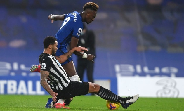 Tuchel unhappy with tackle on Abraham - Bóng Đá