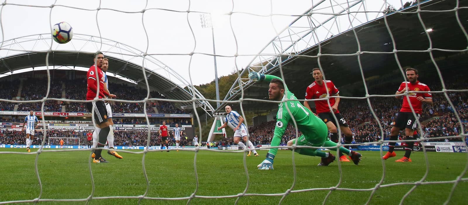 Rival hero believes Man United should sell David de Gea this summer - Bóng Đá