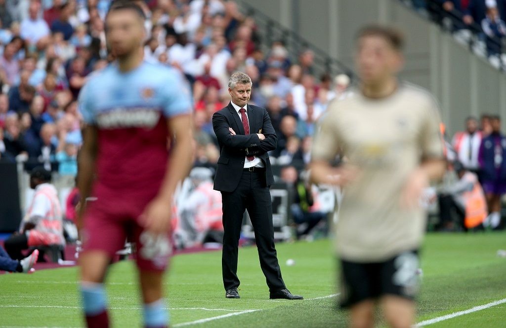 Ed Woodward DID tell Phil Jones off at West Ham, barking 'We're on camera, stop' - Bóng Đá