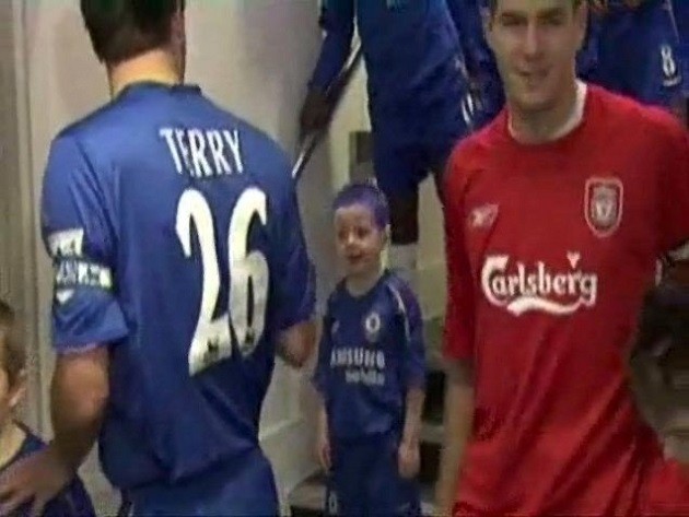 Chelsea mascot who pranked Steven Gerrard - what happened to him? - Bóng Đá