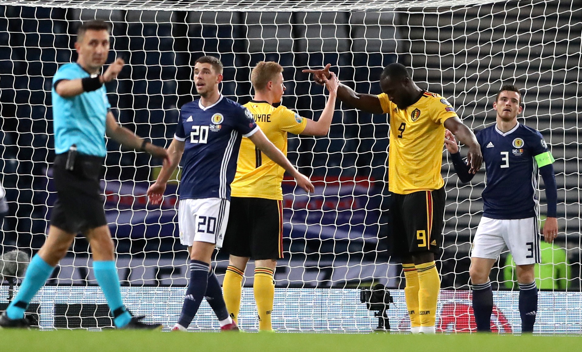 Manchester United star Victor Lindelof blown away by Mason Greenwood’s finishing with both feet - Bóng Đá