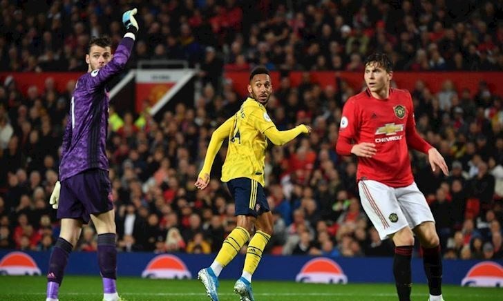 Arsenal ghi bàn, De Gea điên tiết: 