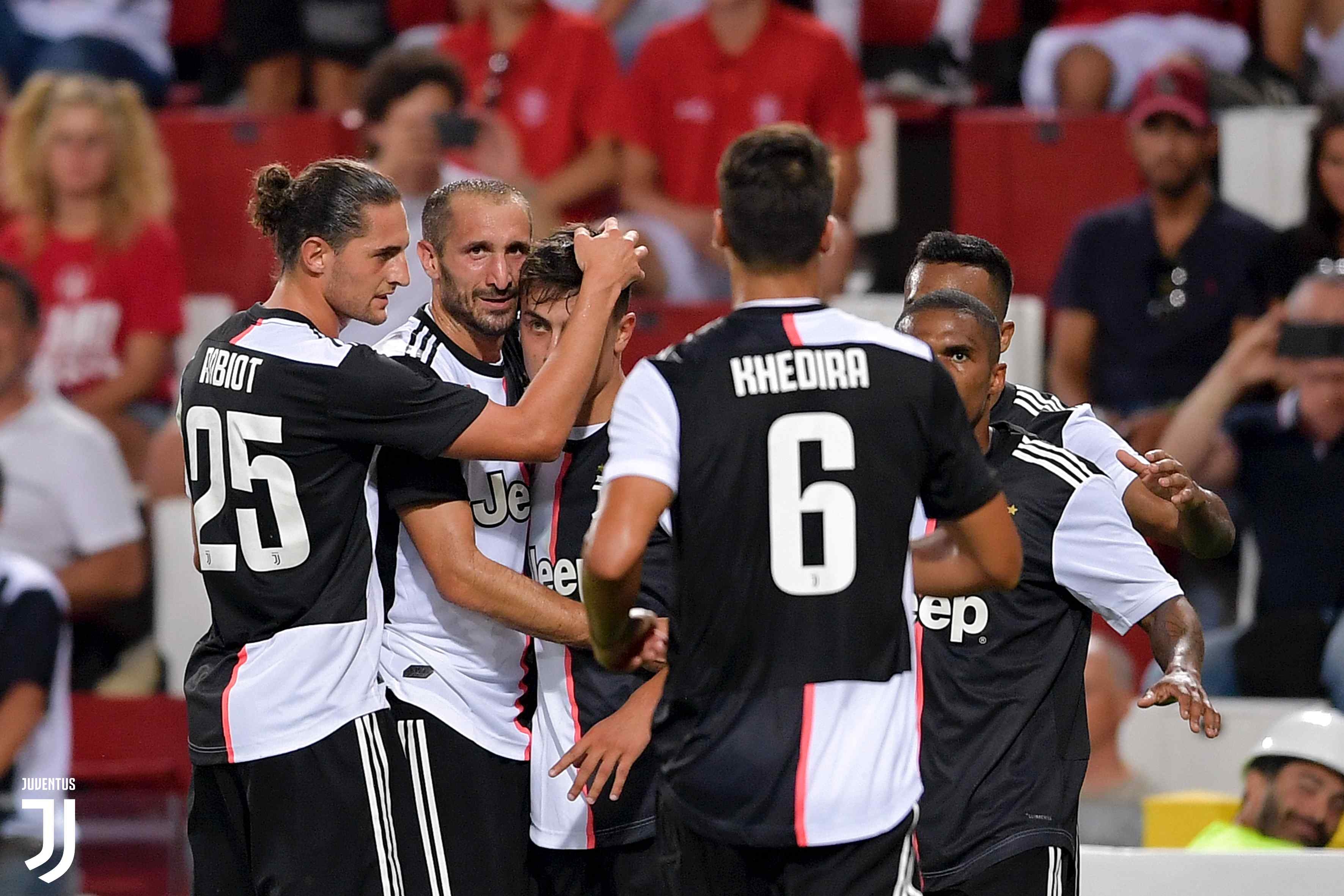 10 hợp đồng tài trợ áo đấu khủng nhất: Premier League chiếm trọn - Bóng Đá