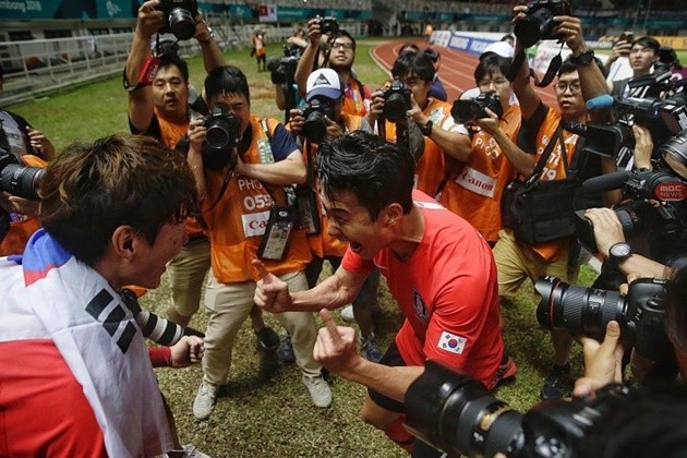Tottenham star Son Heung-min arrives at marine boot camp for South Korea national service including live-fire drills - Bóng Đá