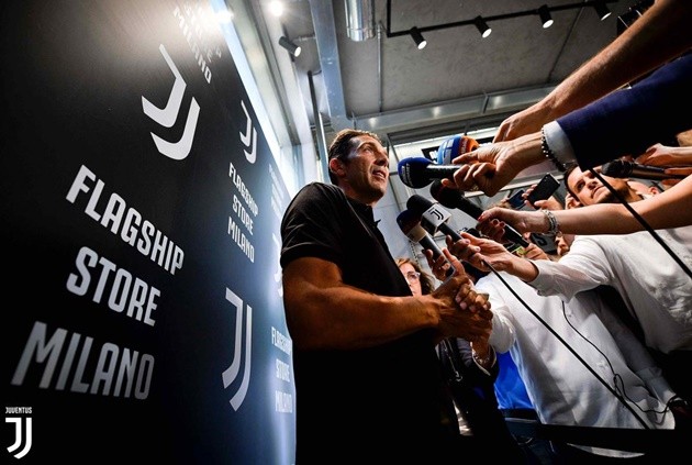 Buffon: I don't want Chiellini's armband or Szczesny's No.1 shirt  - Bóng Đá