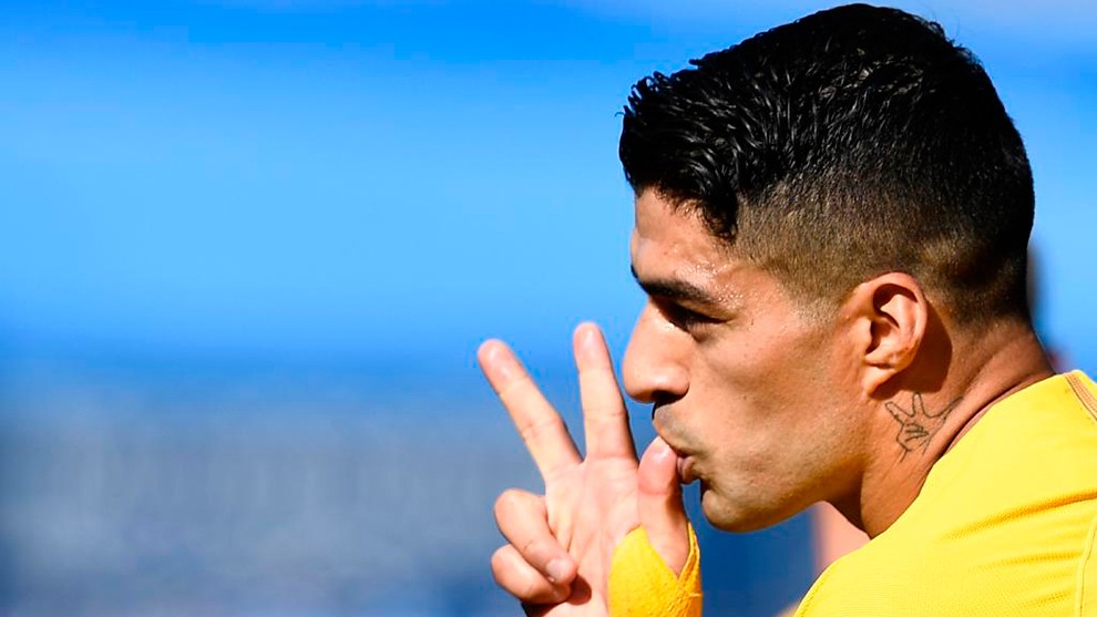 Luis Suarez responds to the whistles - Bóng Đá