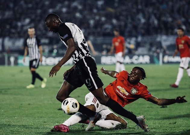 10 thống kê 'đỉnh' nhất năm 2020: Wan-Bissaka góp mặt; Messi quá 'bá' - Bóng Đá