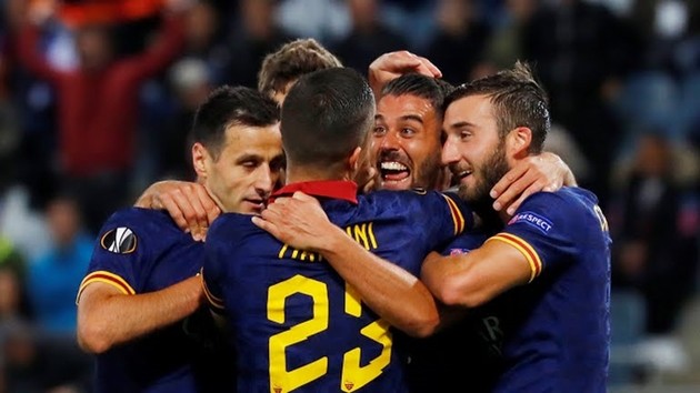 Tung 19 cú sút, AS Roma vẫn 