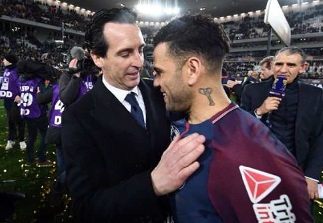 Dani Alves cập bến Emirates: Cú 'áp phe' ngoạn mục của Emery - Bóng Đá
