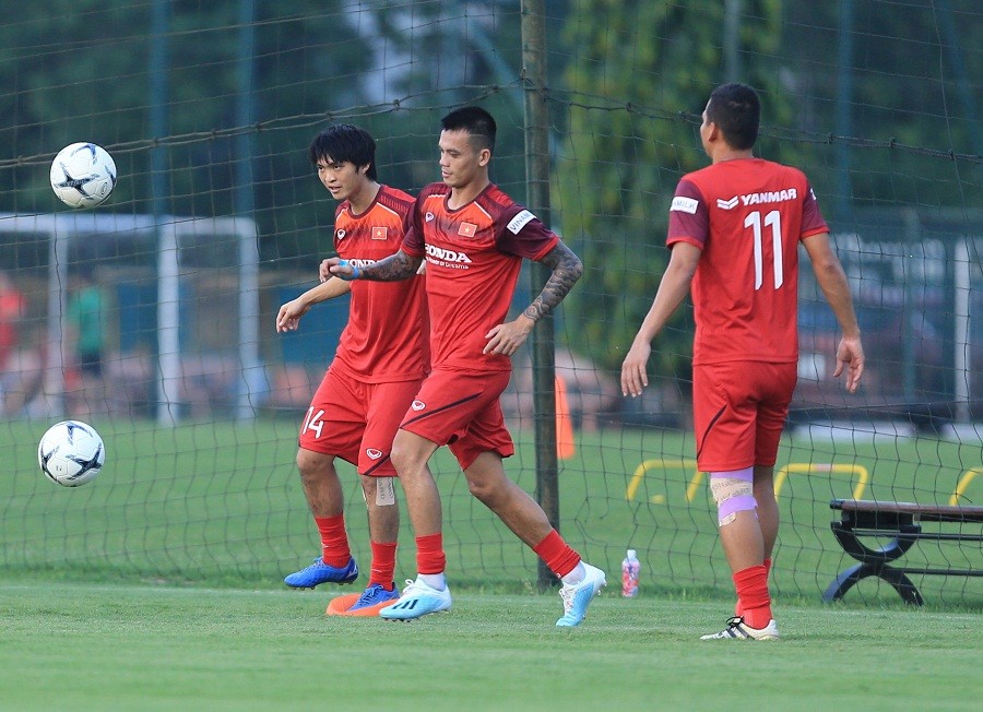 Trung vệ Hữu Tuấn: 