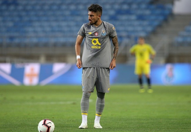 Talks ongoing as PSG move for Porto left-back Alex Telles - Bóng Đá