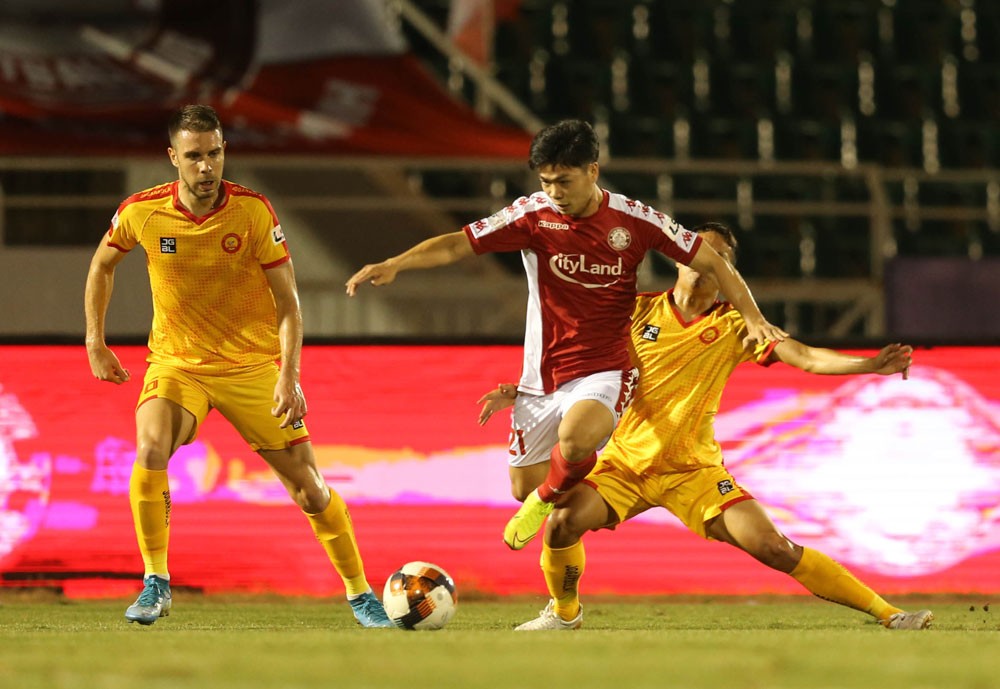 Thấy gì từ việc TP.HCM chiếm đỉnh bảng V-League 2020? - Bóng Đá