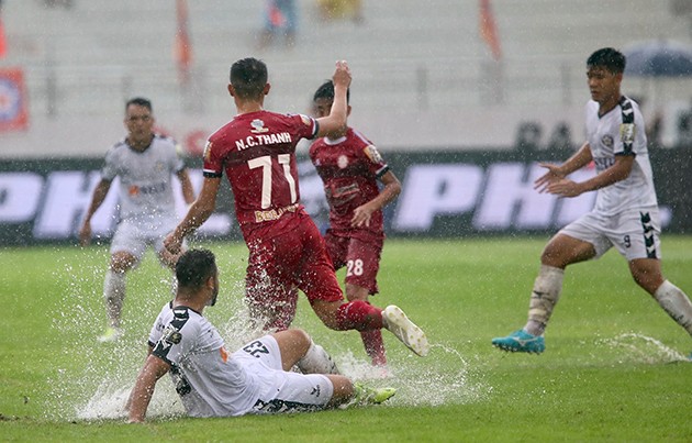 ĐKVĐ Hà Nội mất điểm 2 vòng liên tiếp: Cầm vàng lại để rơi vàng - Bóng Đá