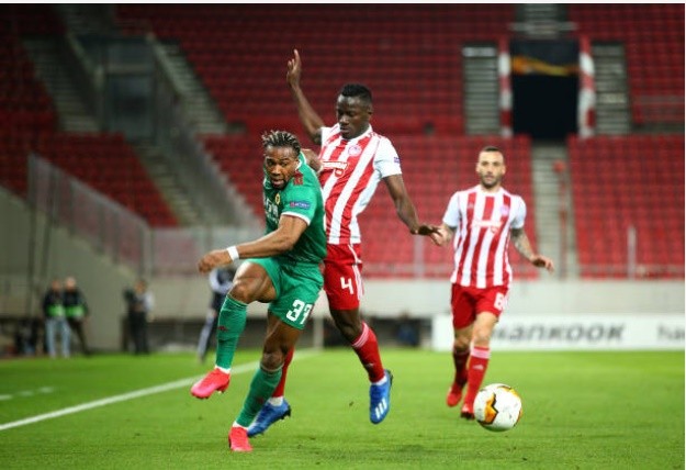 Top 10 cầu thủ qua người nhiều nhất - Bóng Đá