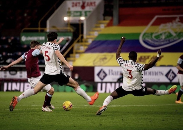 Dàn sao Man Utd và '1001 phản ứng' khi chính thức vượt lên Liverpool - Bóng Đá