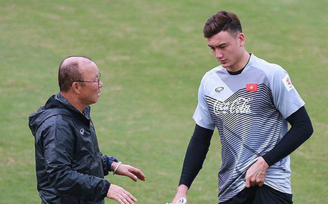 Văn Lâm tiếp tục toả sáng: Thầy Park có vũ khí 