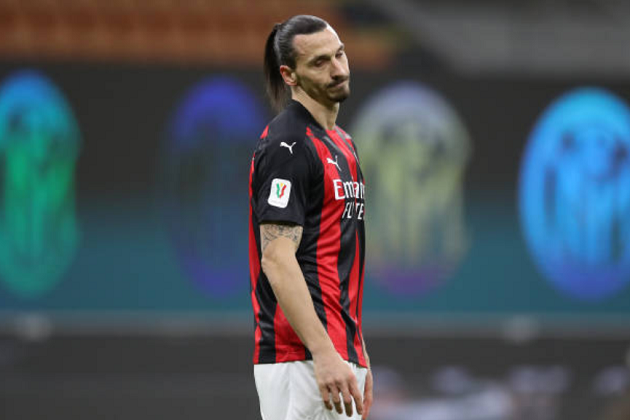 Stefano Pioli hé lộ, Ibrahimovic làm một điều sau khi bị đuổi khỏi sân - Bóng Đá