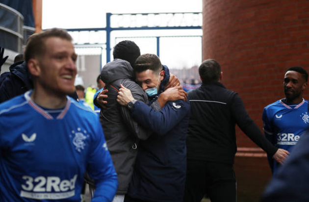 Steven Gerrard và khung cảnh bùng nổ ở Ibrox - Bóng Đá