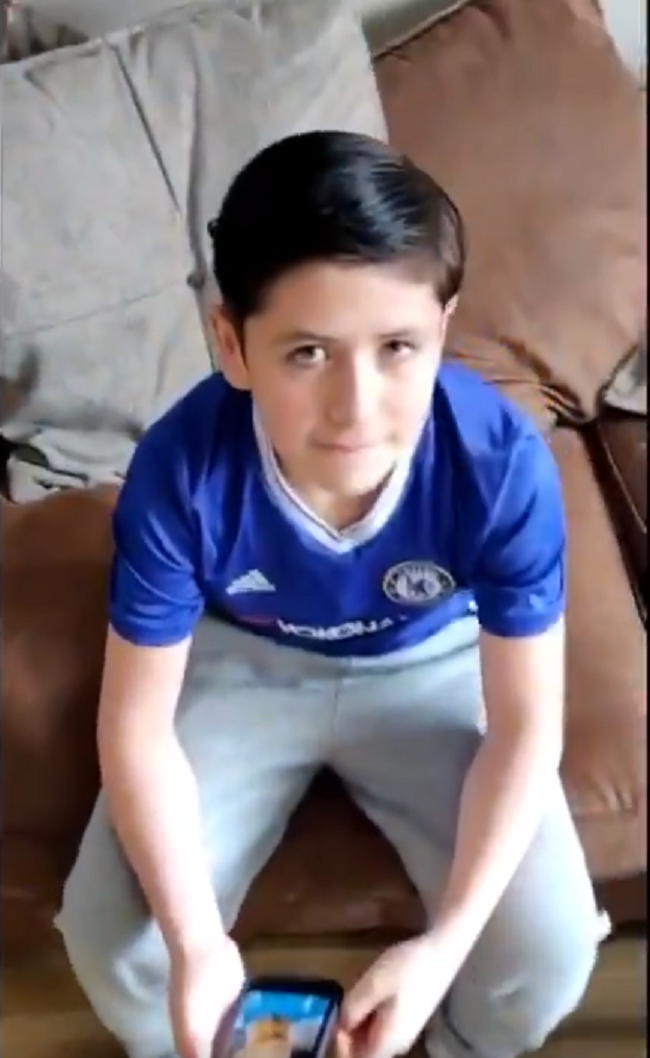 Father goes viral: son wants Ronaldo haircut and gets crescent from other Ronaldo - Bóng Đá