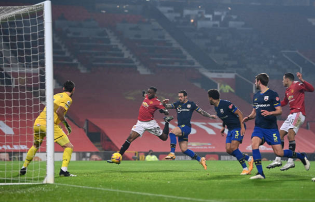 'Many people didn't like him, even Barca fans': Diego Forlan on Luis Suarez's exit - Bóng Đá