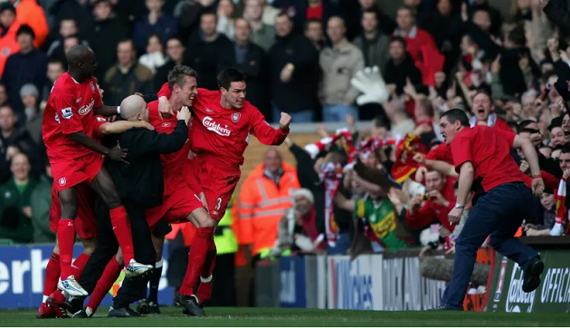 PETER CROUCH: There isn’t a bigger fixture than Liverpool against Manchester United...and I've got the scar from the FA Cup fifth round tie - Bóng Đá