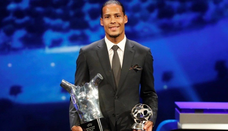 Van Dijk breaks silence winning UEFA Player of the Year - Bóng Đá