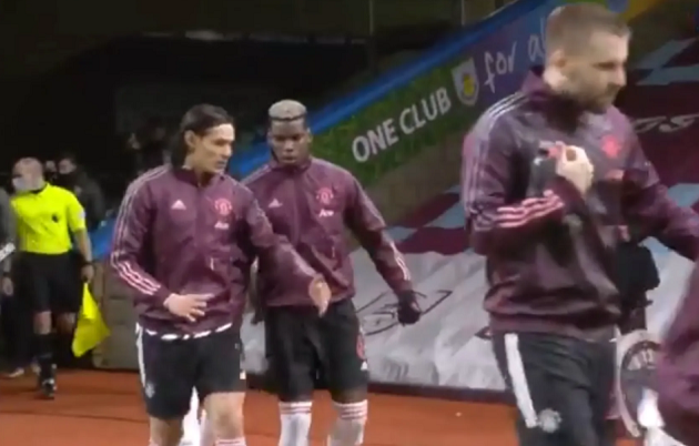 Edinson Cavani spotted giving advice to Paul Pogba ahead of Burnley clash - Bóng Đá