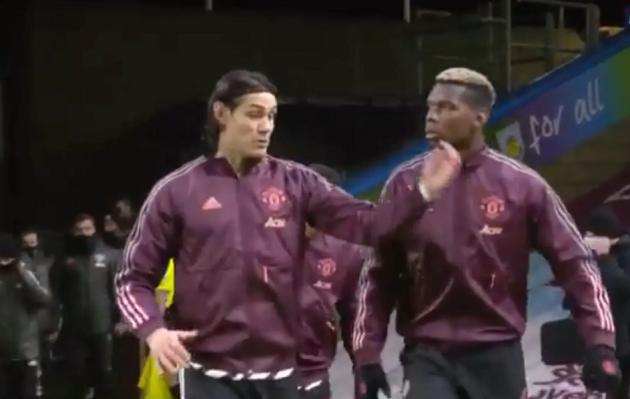 Edinson Cavani spotted giving advice to Paul Pogba ahead of Burnley clash - Bóng Đá