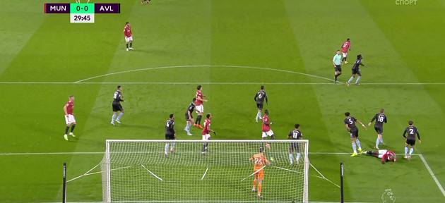 Tyrone Mings elbowing Paul Pogba brings back memories of Zlatan's three-game ban in 2017 - Bóng Đá