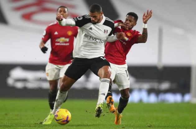 Warrior: Fred goes the extra mile to win back possession despite being fouled repeatedly by Fulham players - Bóng Đá