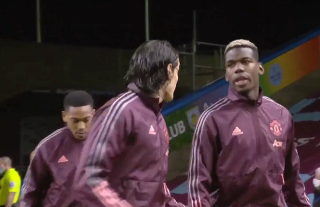 Edinson Cavani spotted giving advice to Paul Pogba ahead of Burnley clash - Bóng Đá