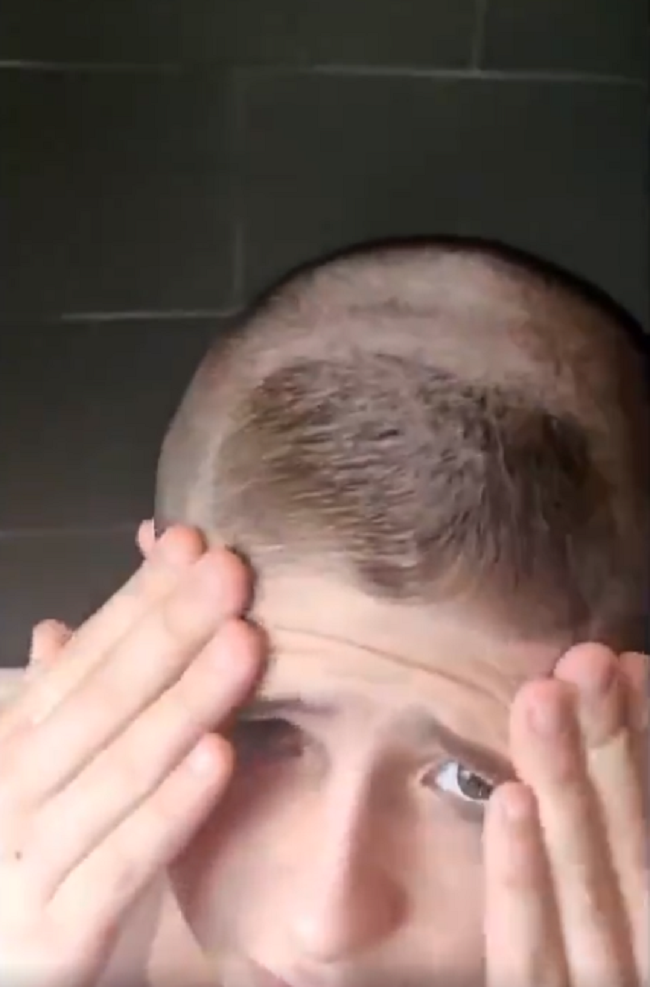 Father goes viral: son wants Ronaldo haircut and gets crescent from other Ronaldo - Bóng Đá