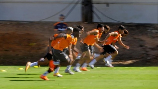 Valencia, unable to pay players' wages, offer promissory notes - Bóng Đá