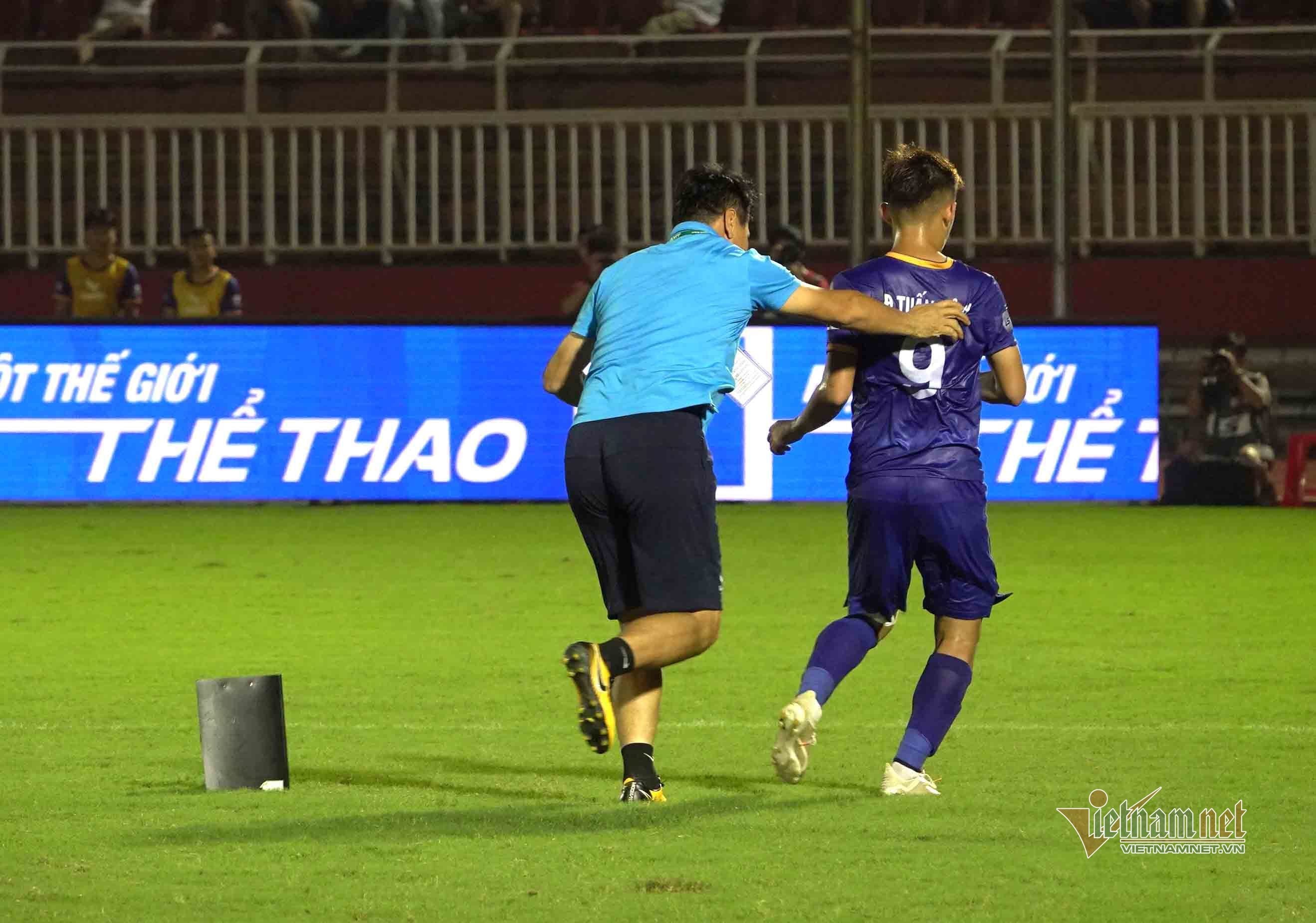 Công Phượng thoát án ngoạn mục và lời giải thích khó nghe - Bóng Đá