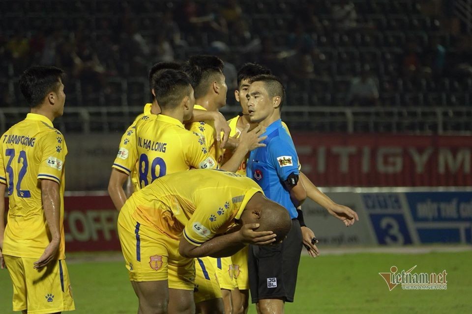 HAGL lên hương, bầu Đức... trả nợ đi chứ! - Bóng Đá