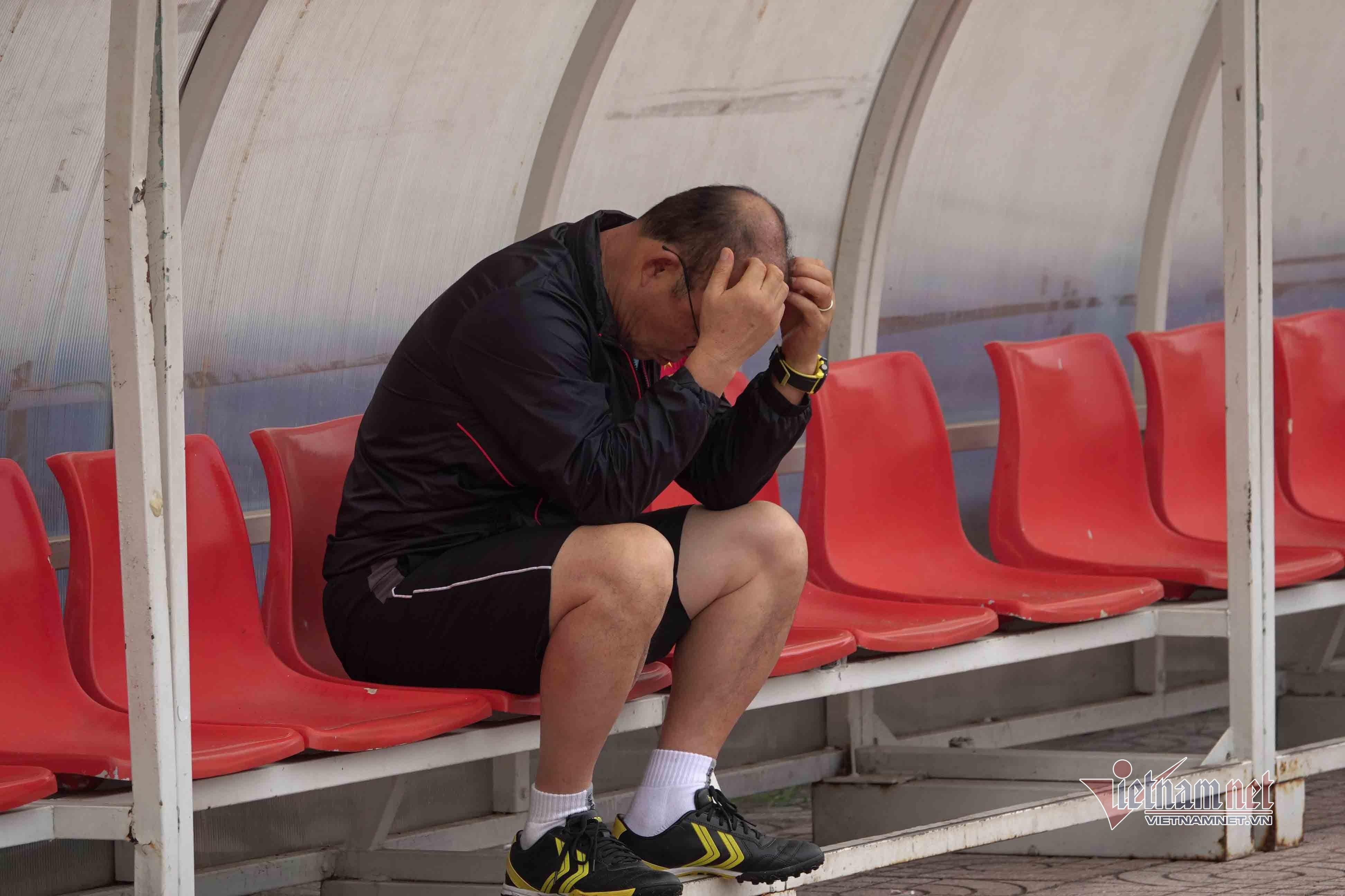 V-League lại tạm dừng, lo ngay ngáy rồi thầy Park - Bóng Đá