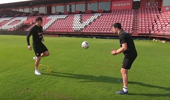 Đã rõ lý do vì sao Văn Lâm dự bị tại Muangthong United - Bóng Đá