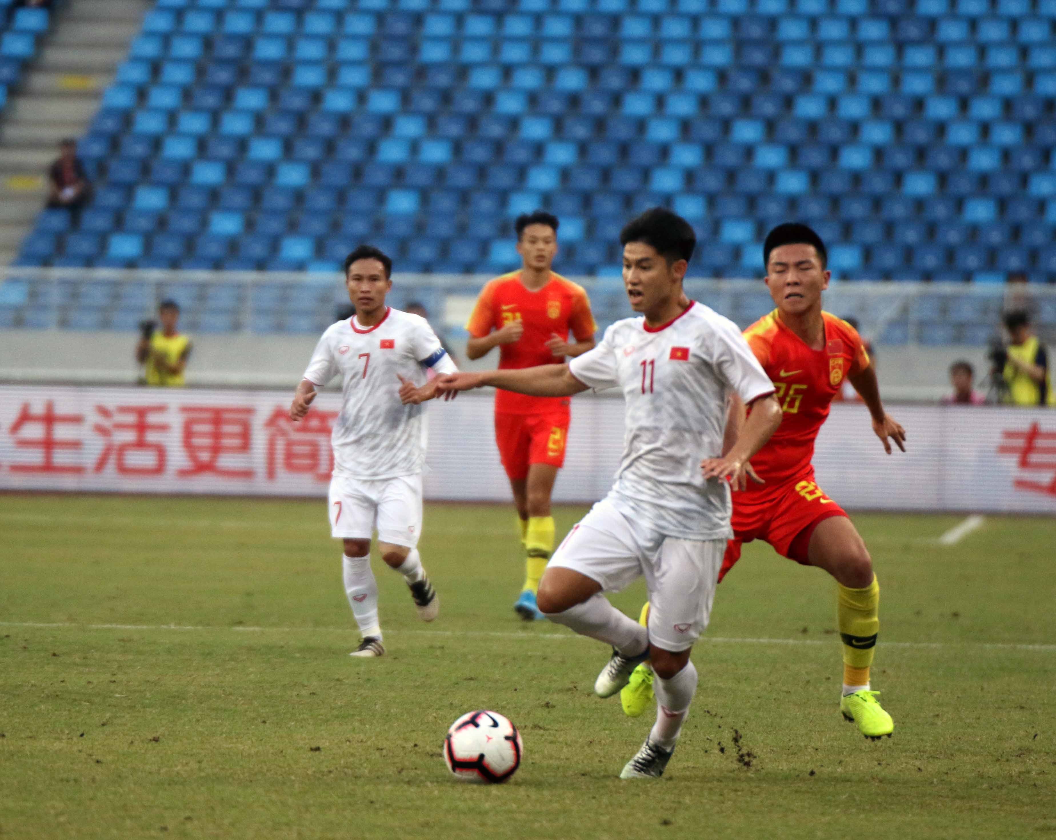 Chùm ảnh: Tiến Linh tỏa sáng U22 Việt Nam thắng thuyết phục Trung Quốc - Bóng Đá