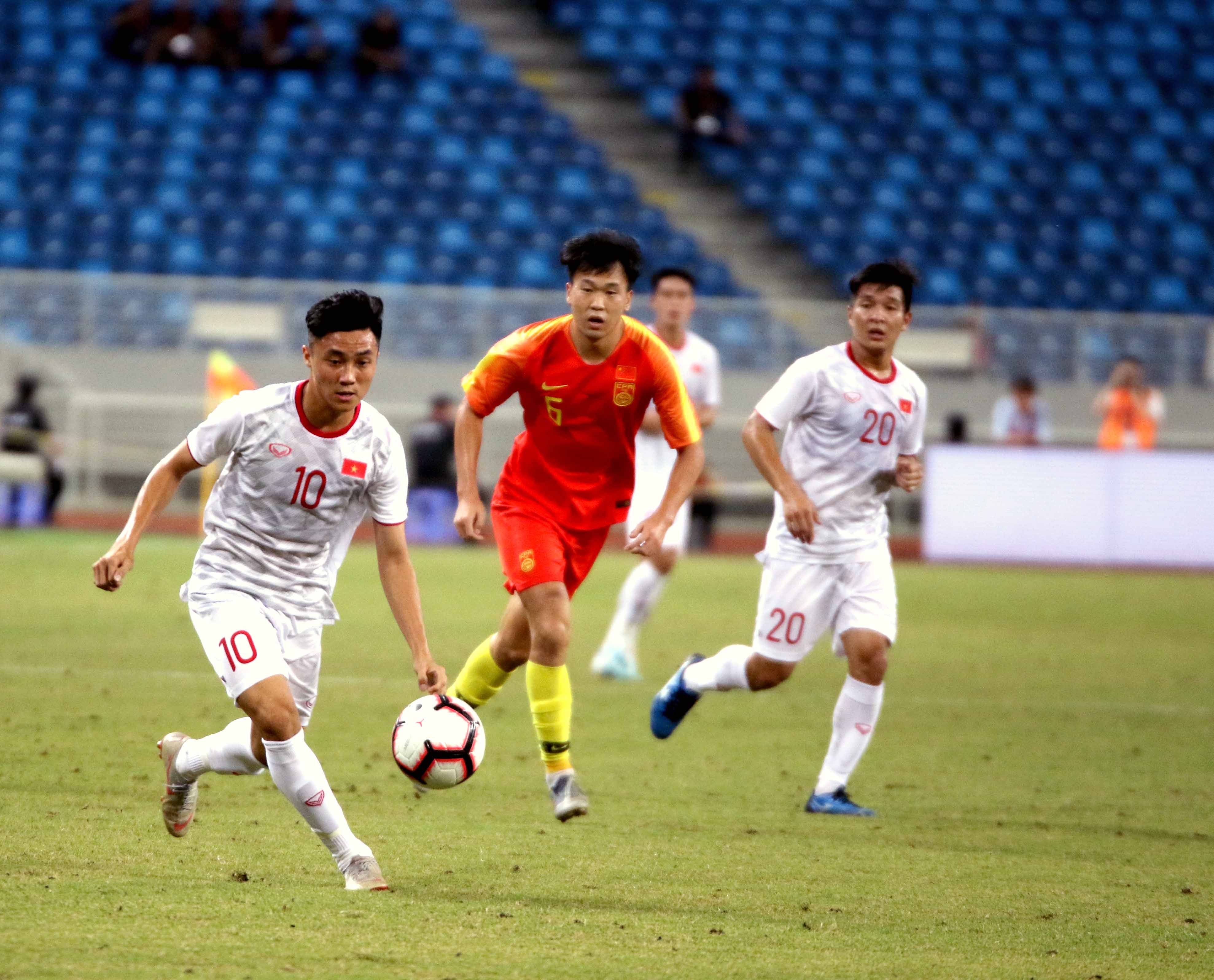 Chùm ảnh: Tiến Linh tỏa sáng U22 Việt Nam thắng thuyết phục Trung Quốc - Bóng Đá